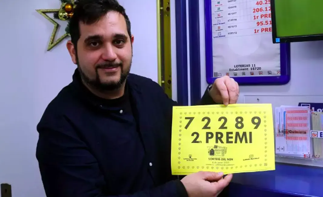 Imagen de décimo premiado en La Manita de Oro, administración de lotería en Cornellà